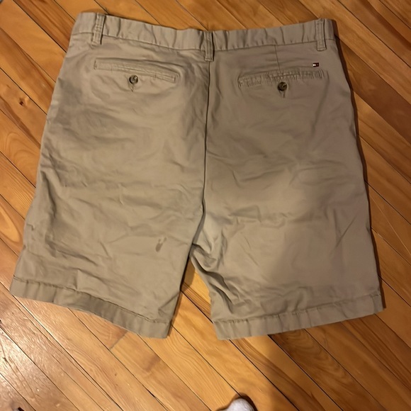 Tommy Hilfiger beige shorts - Picture 3 of 3